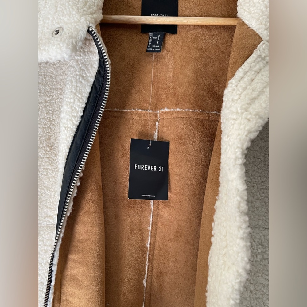 FOREVER 21 Cream Tan Sherpa Teddy Moto Style Jacket Women Size Small - Picture 2 of 5
